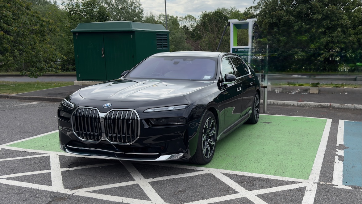 Going the Distance, the Greener Way: BMW i7 Chauffeur Travel with Proper Planning