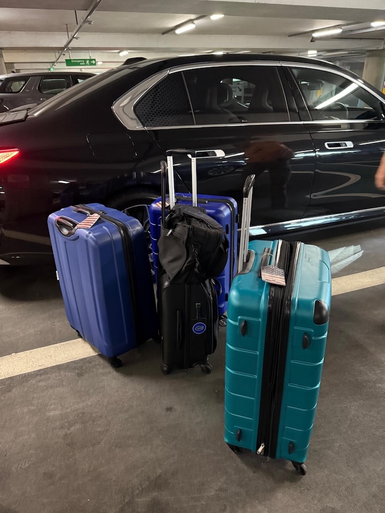 Heathrow Terminal 5 Pick-Ups: Why Luggage Details Matter (Even for a BMW i7)