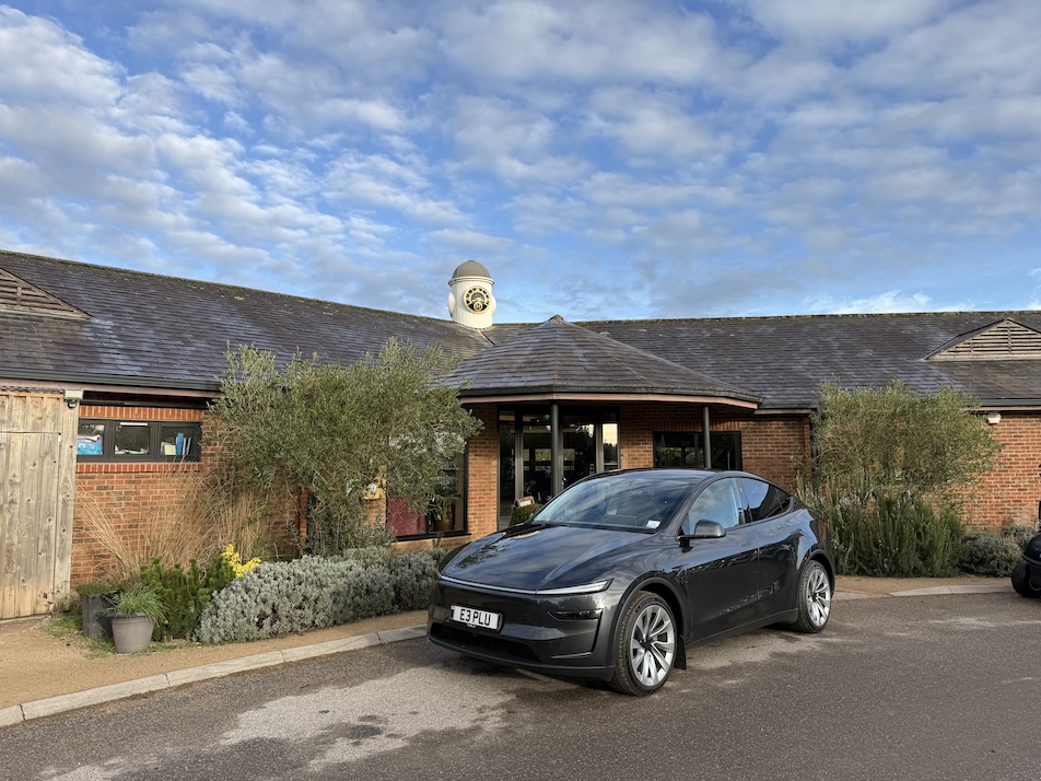 Driving for a Cause: Plus Chauffeurs Supports the New Forest Rotary Charity Golf Challenge at Hamptworth